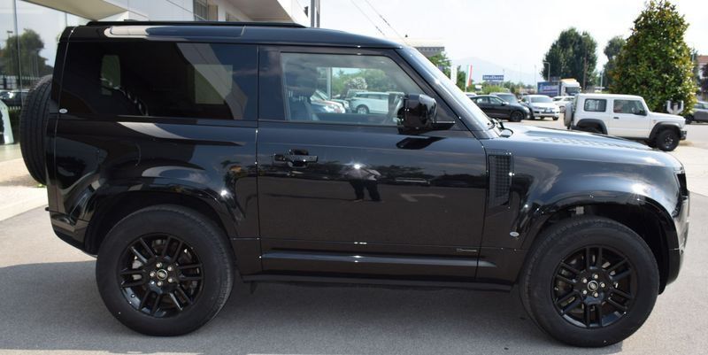 Land Rover Defender 2024