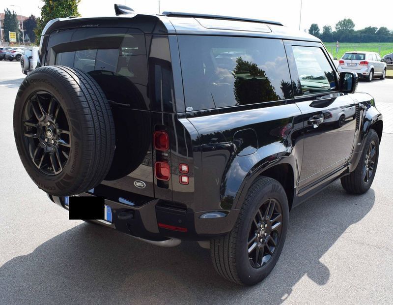 Land Rover Defender 2024