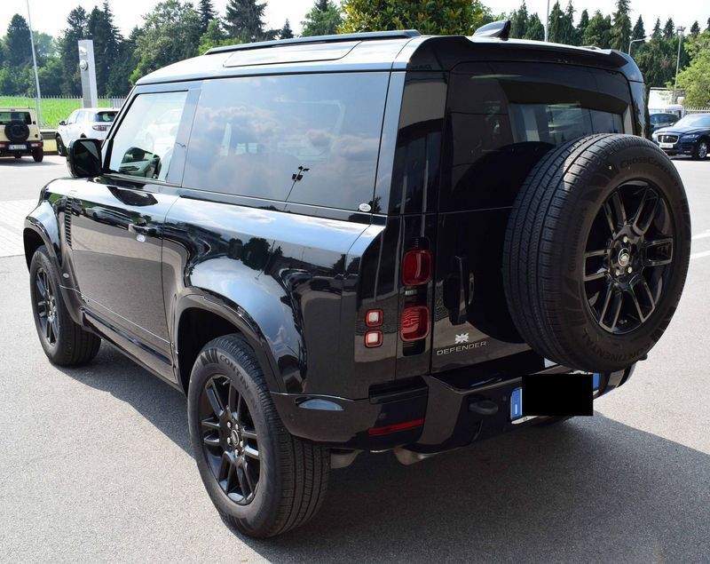 Land Rover Defender 2024