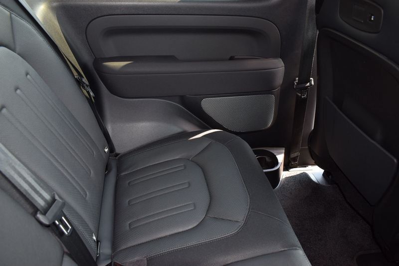 Land Rover Defender 2024