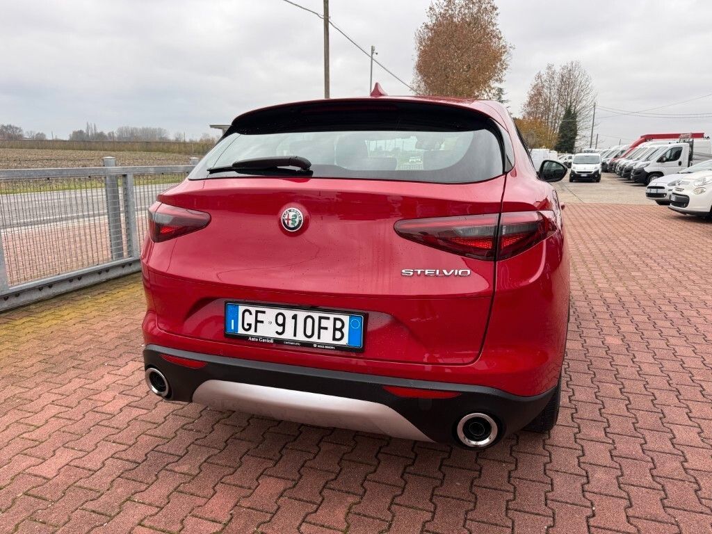 Alfa Romeo Stelvio 2021
