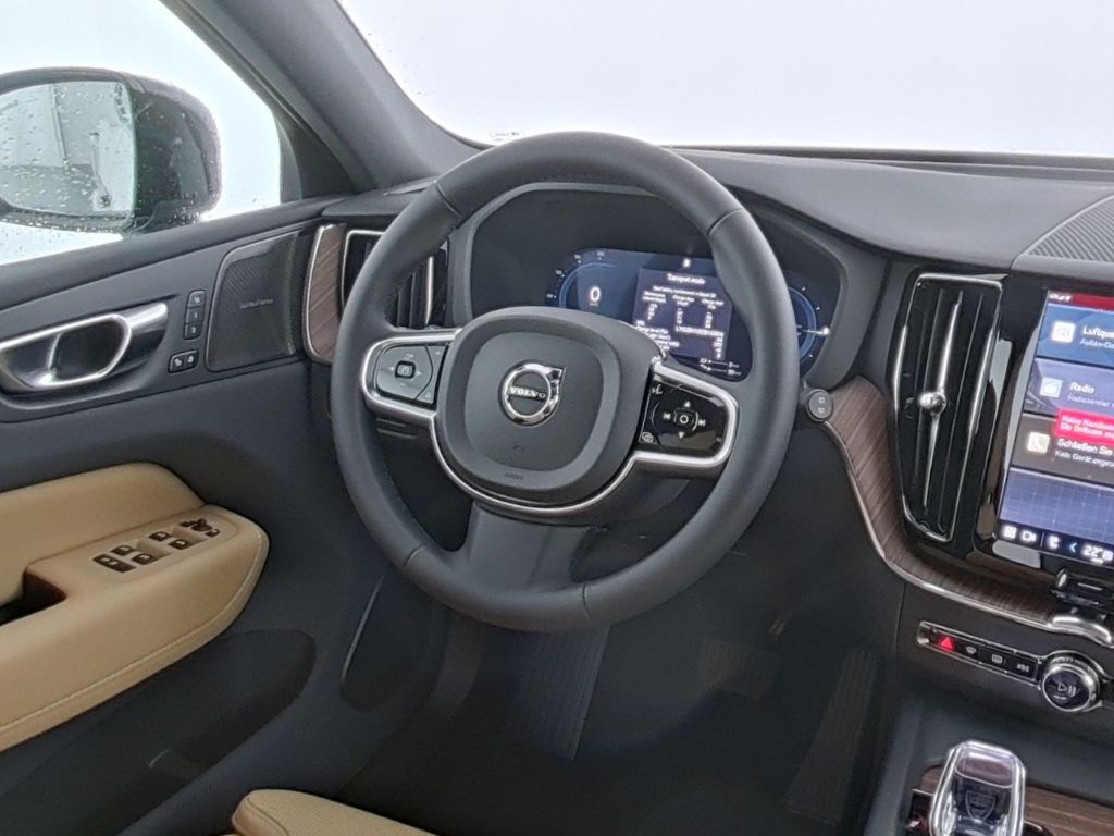 Volvo XC60 2025