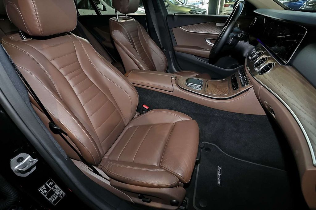 Mercedes-Benz E 300 2022