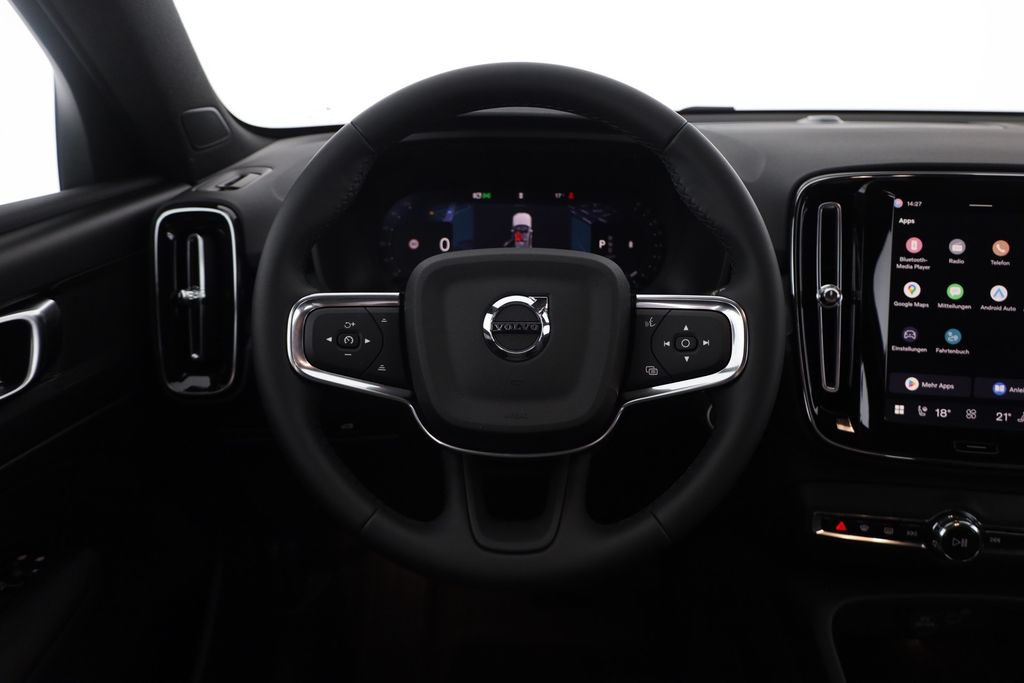 Volvo XC40 2025