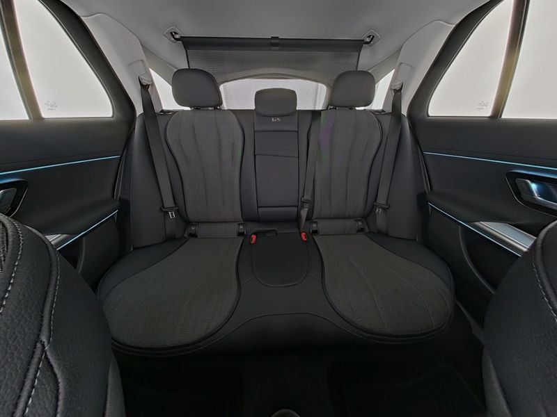 Mercedes-Benz E 300 2025