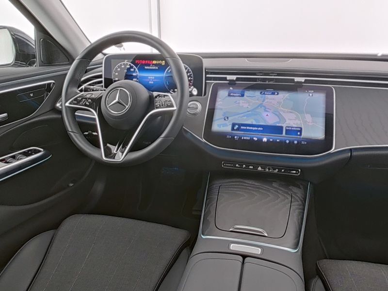 Mercedes-Benz E 300 2025