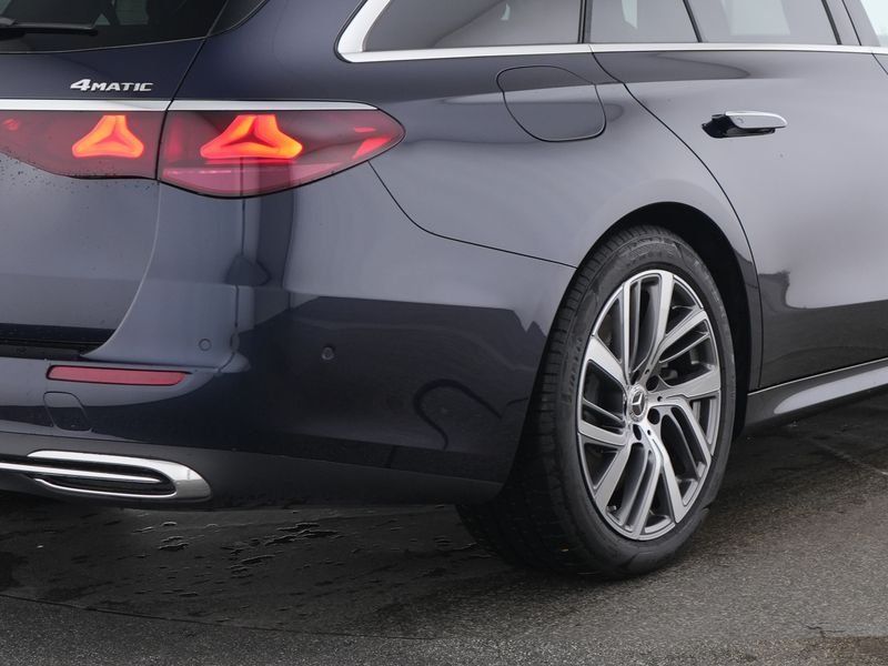 Mercedes-Benz E 300 2025