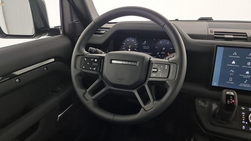 Land Rover Defender 2025