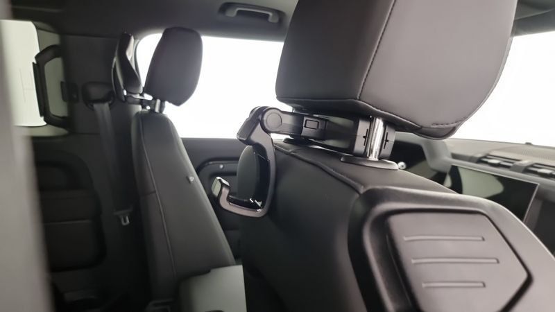 Land Rover Defender 2025