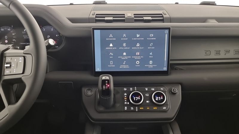 Land Rover Defender 2025