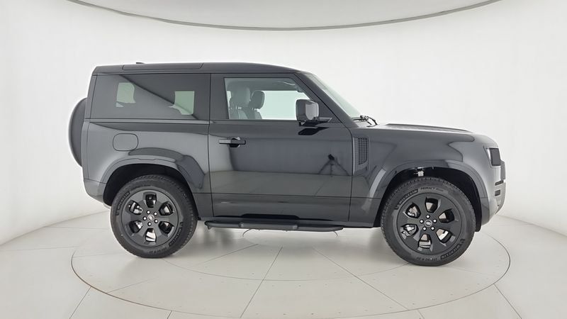 Land Rover Defender 2025