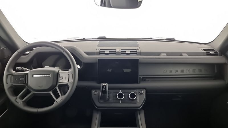 Land Rover Defender 2025