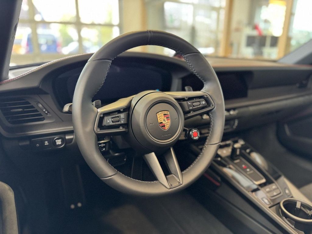 Porsche 992 2025