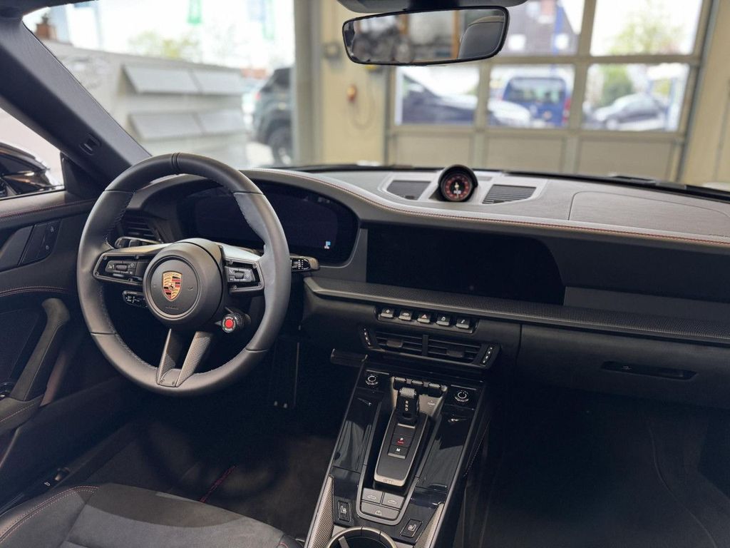 Porsche 992 2025