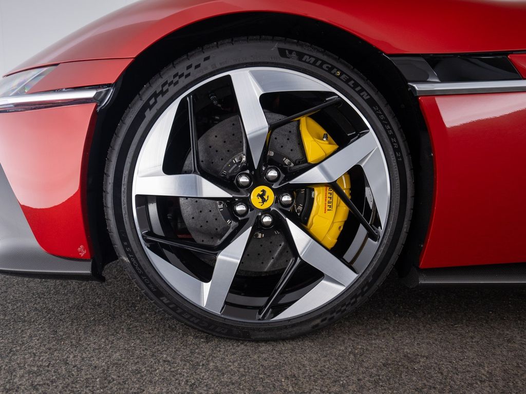 Ferrari 12Cilindri 2025