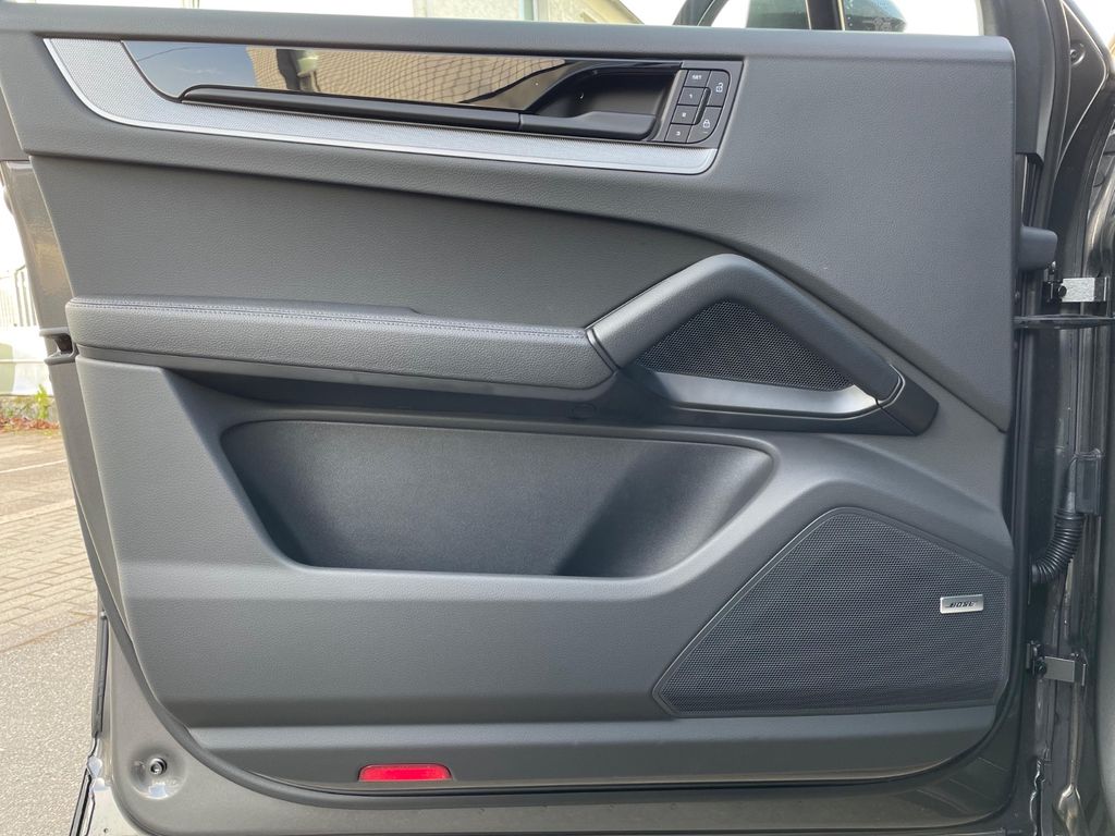 Porsche Cayenne 2025