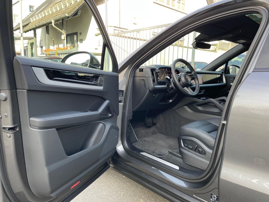 Porsche Cayenne 2025