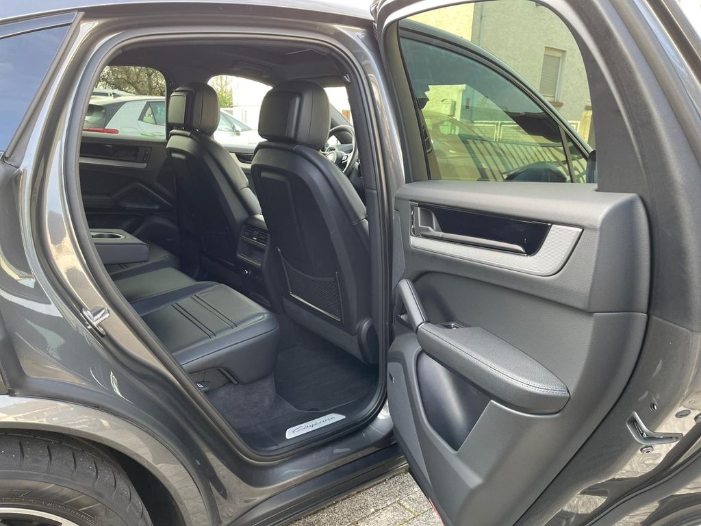Porsche Cayenne 2025