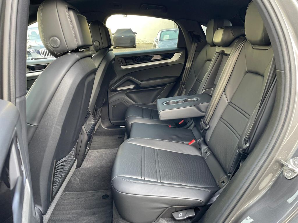 Porsche Cayenne 2025