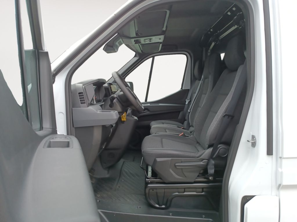 Nissan Interstar 2024