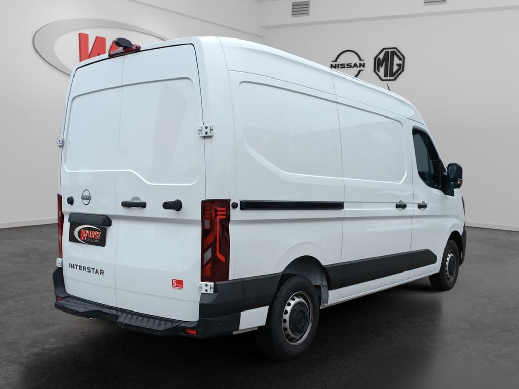 Nissan Interstar 2024