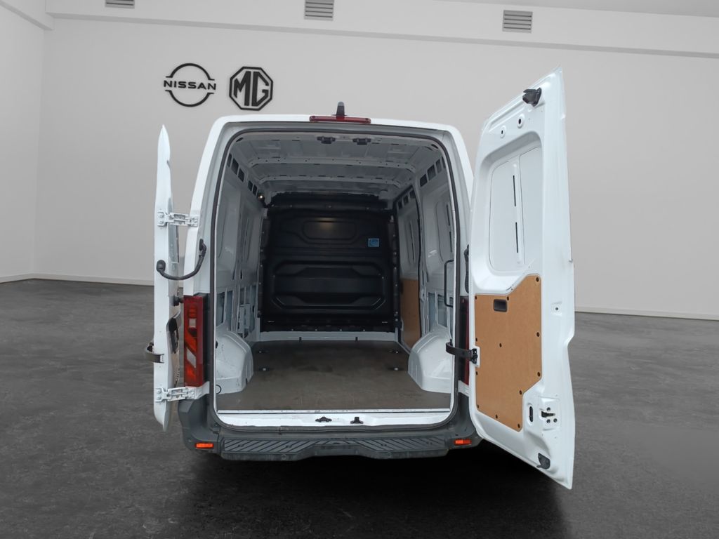 Nissan Interstar 2024