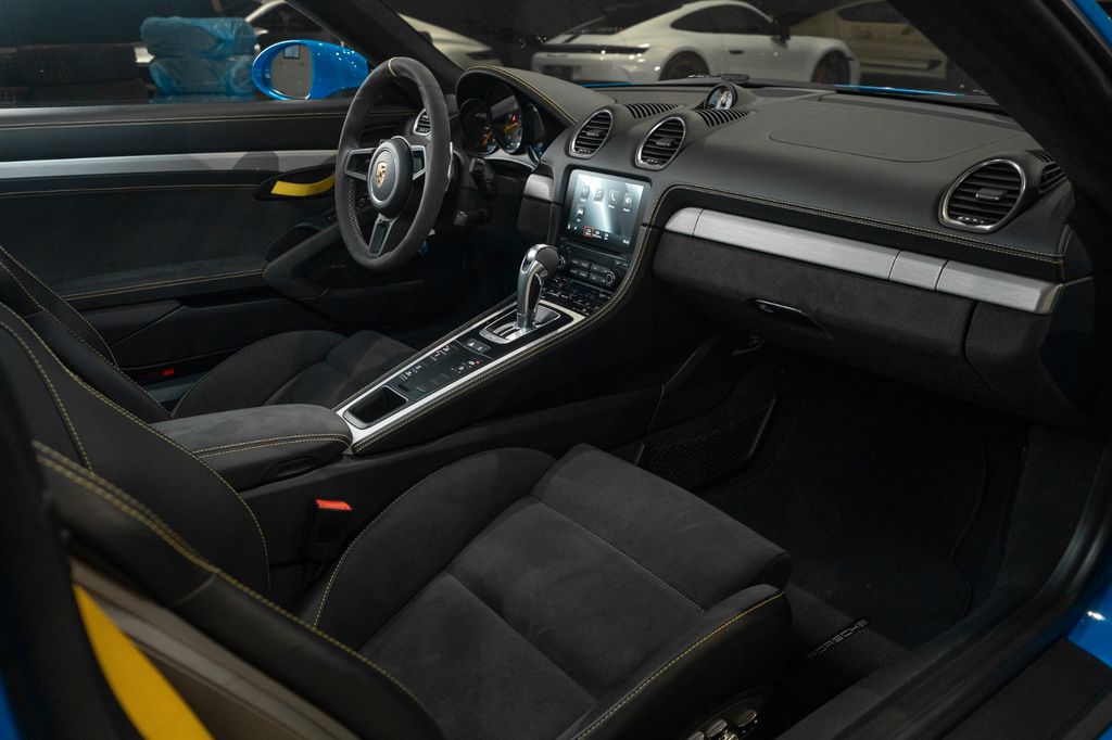 Porsche Cayman 2023