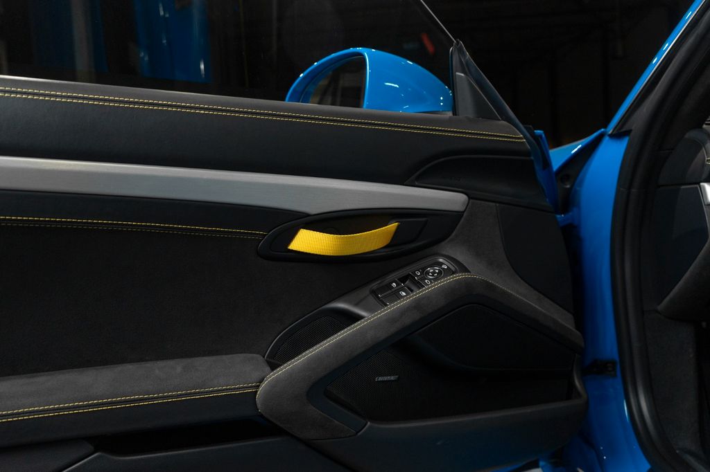 Porsche Cayman 2023