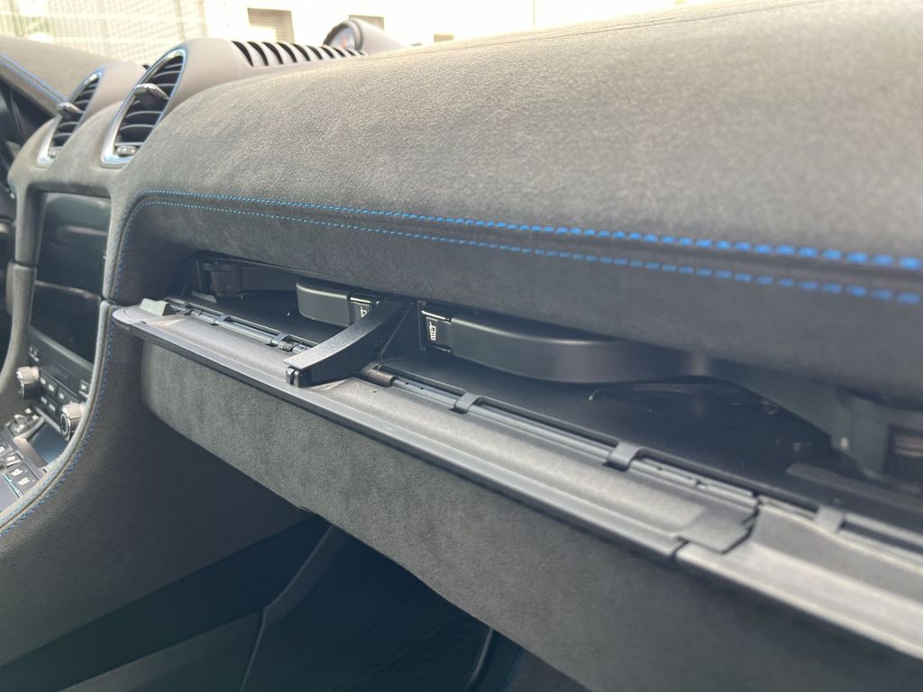 Porsche Boxster 2025