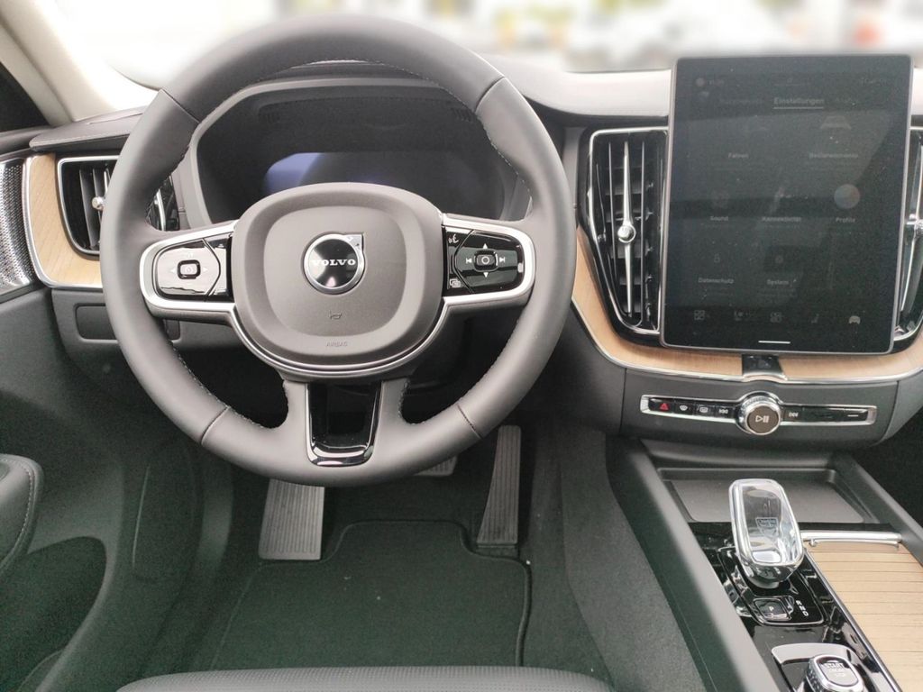 Volvo XC60 2025