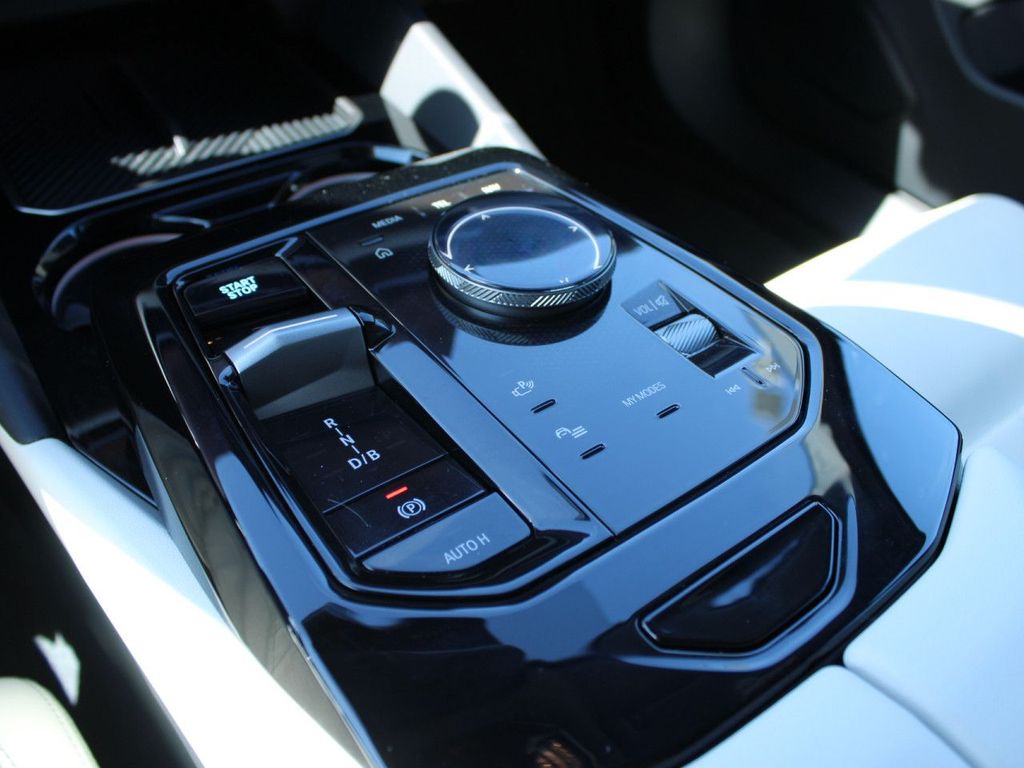 BMW i5 2025