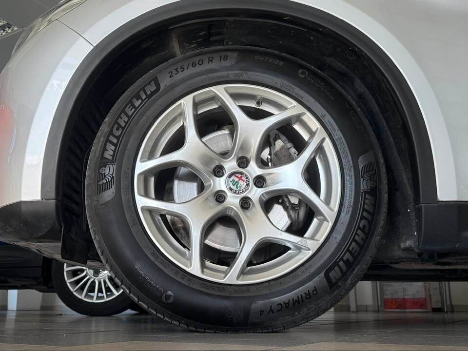 Alfa Romeo Stelvio 2021