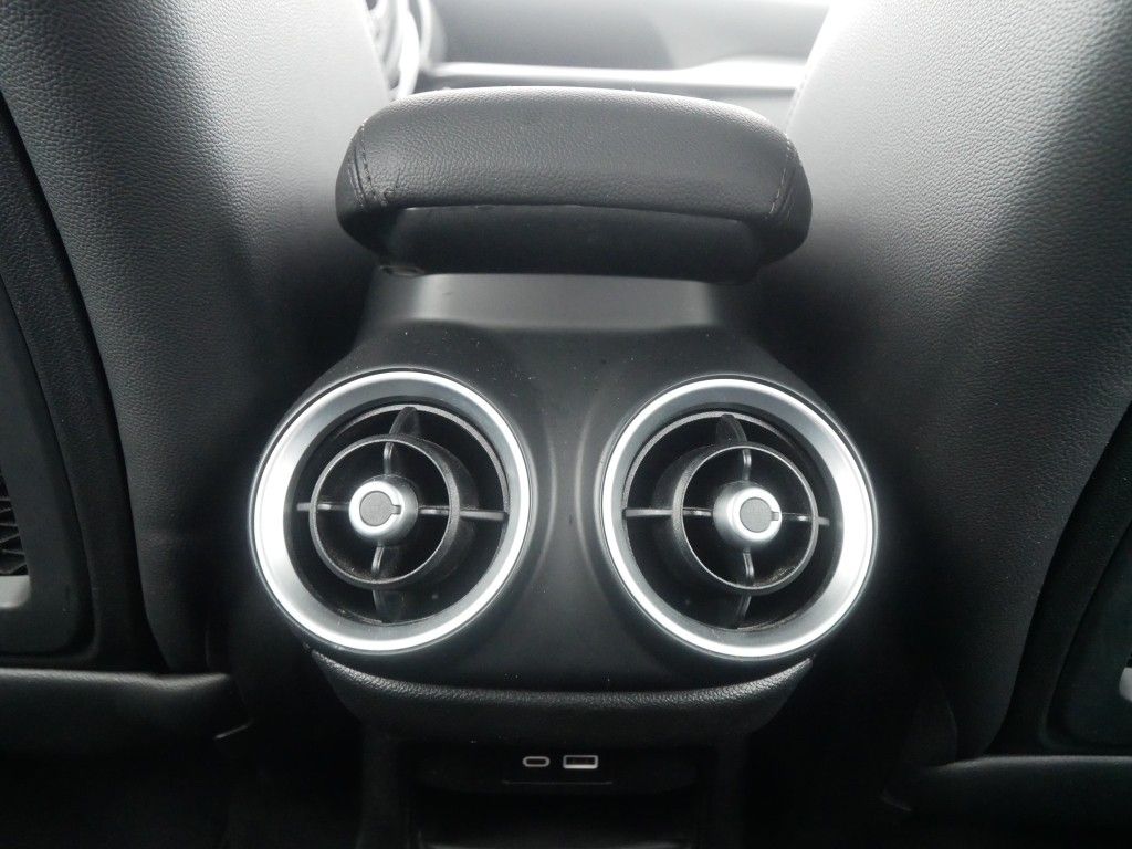 Alfa Romeo Stelvio 2023