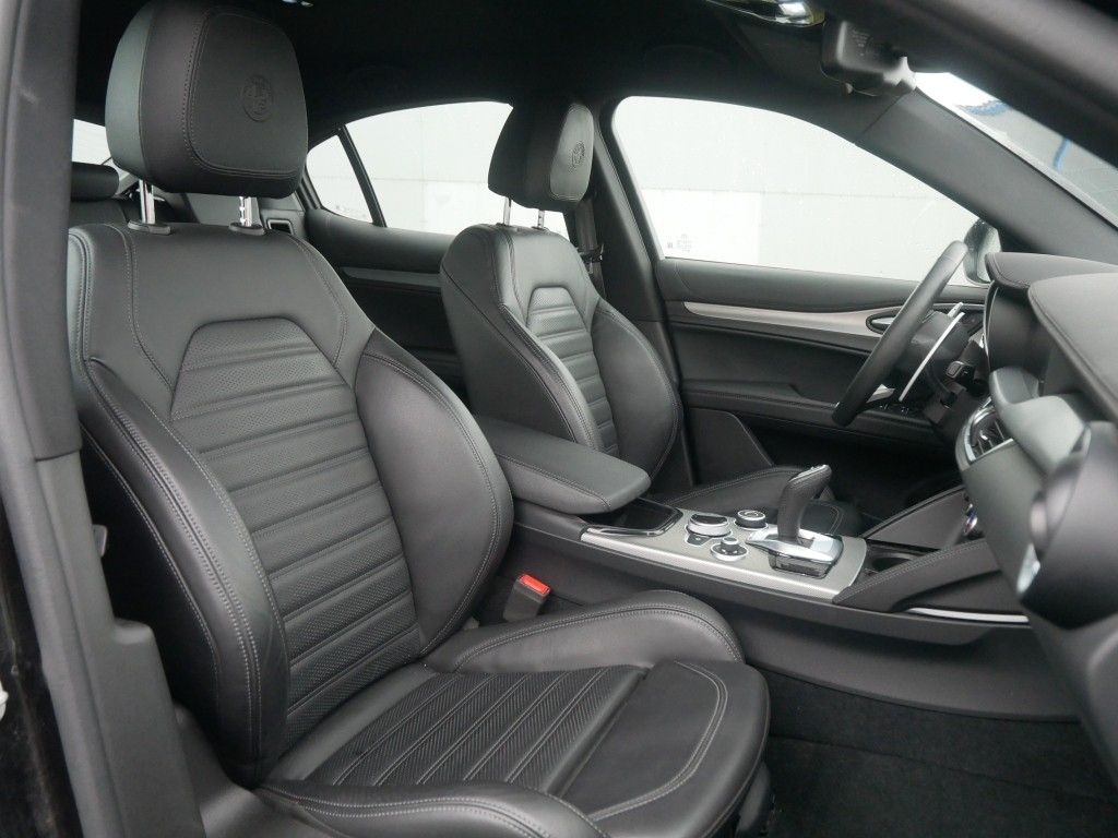 Alfa Romeo Stelvio 2023