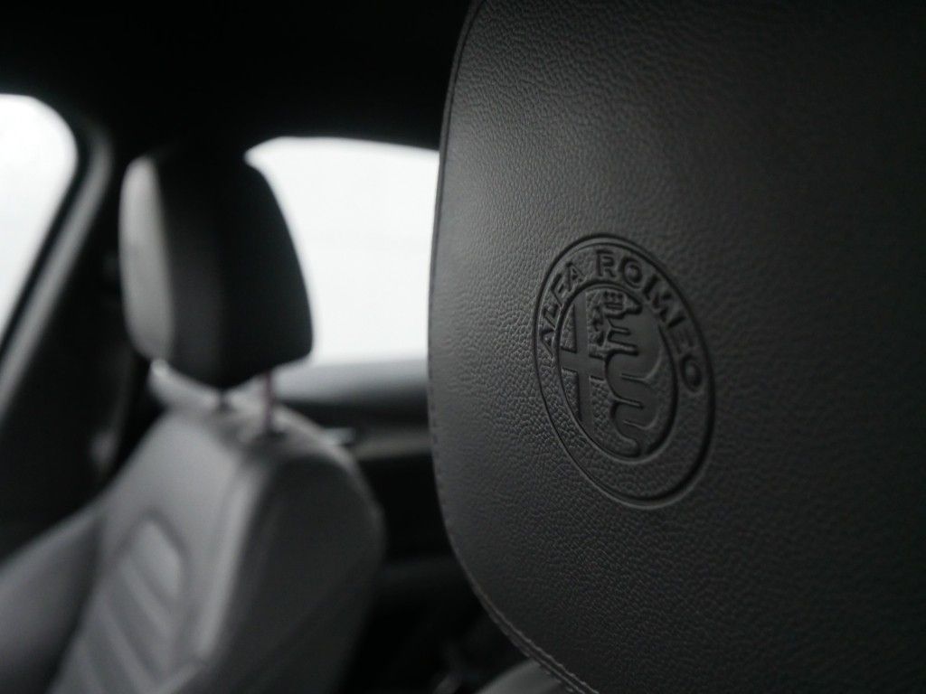 Alfa Romeo Stelvio 2023