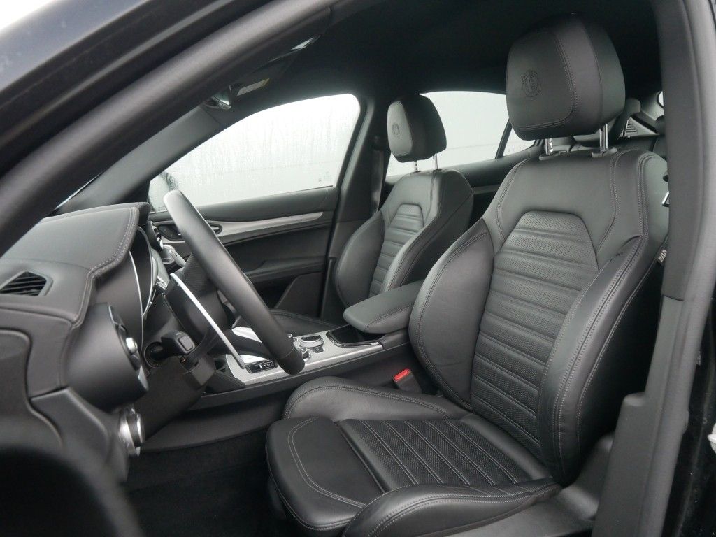 Alfa Romeo Stelvio 2023