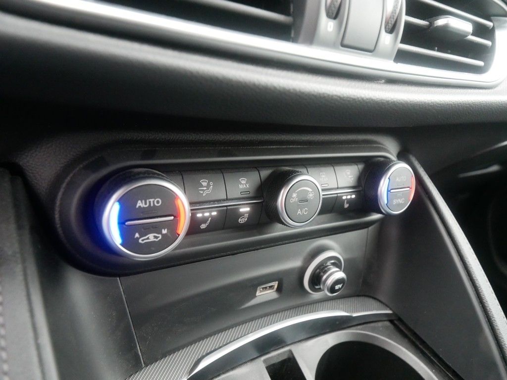 Alfa Romeo Stelvio 2023