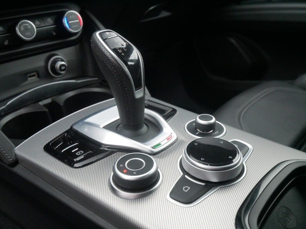 Alfa Romeo Stelvio 2023