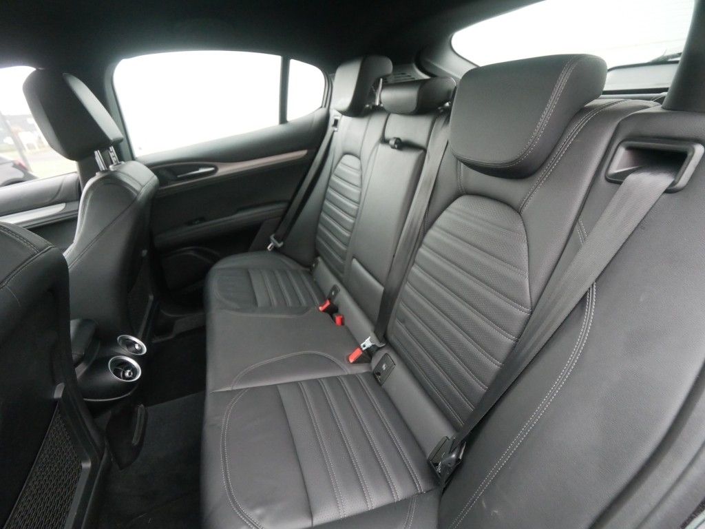 Alfa Romeo Stelvio 2023