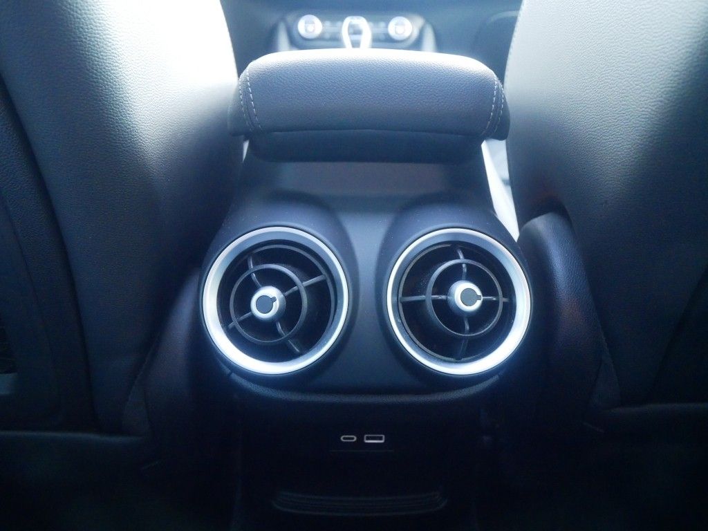 Alfa Romeo Stelvio 2023