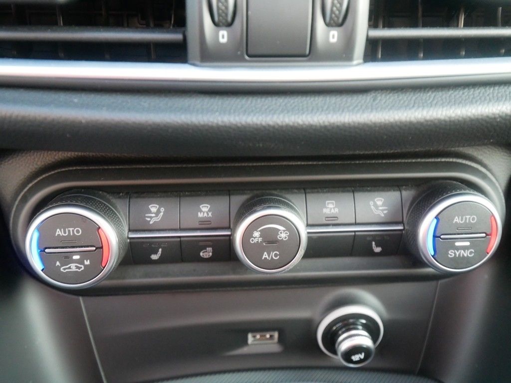 Alfa Romeo Stelvio 2023