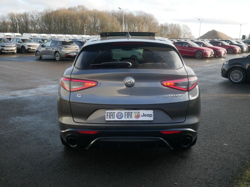 Alfa Romeo Stelvio 2023