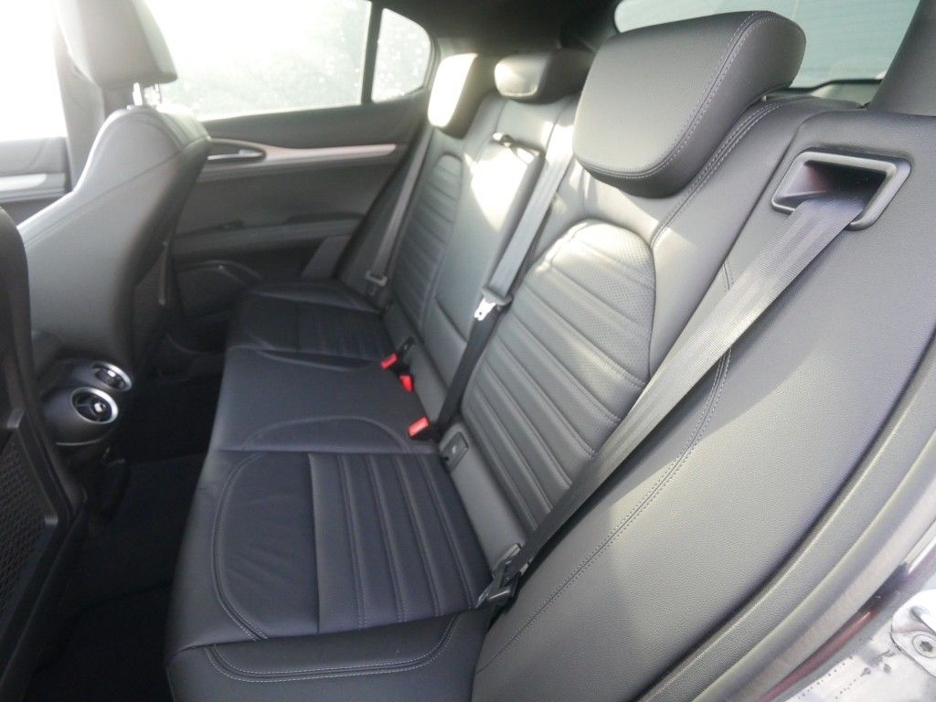 Alfa Romeo Stelvio 2023