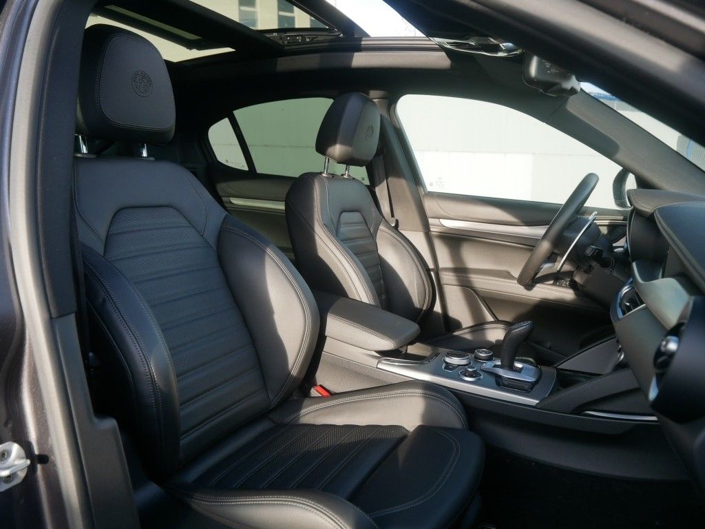 Alfa Romeo Stelvio 2023