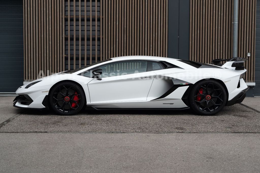 Lamborghini Aventador 2019