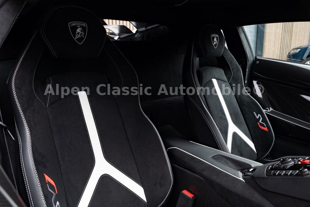 Lamborghini Aventador 2019