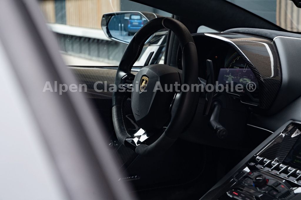 Lamborghini Aventador 2019