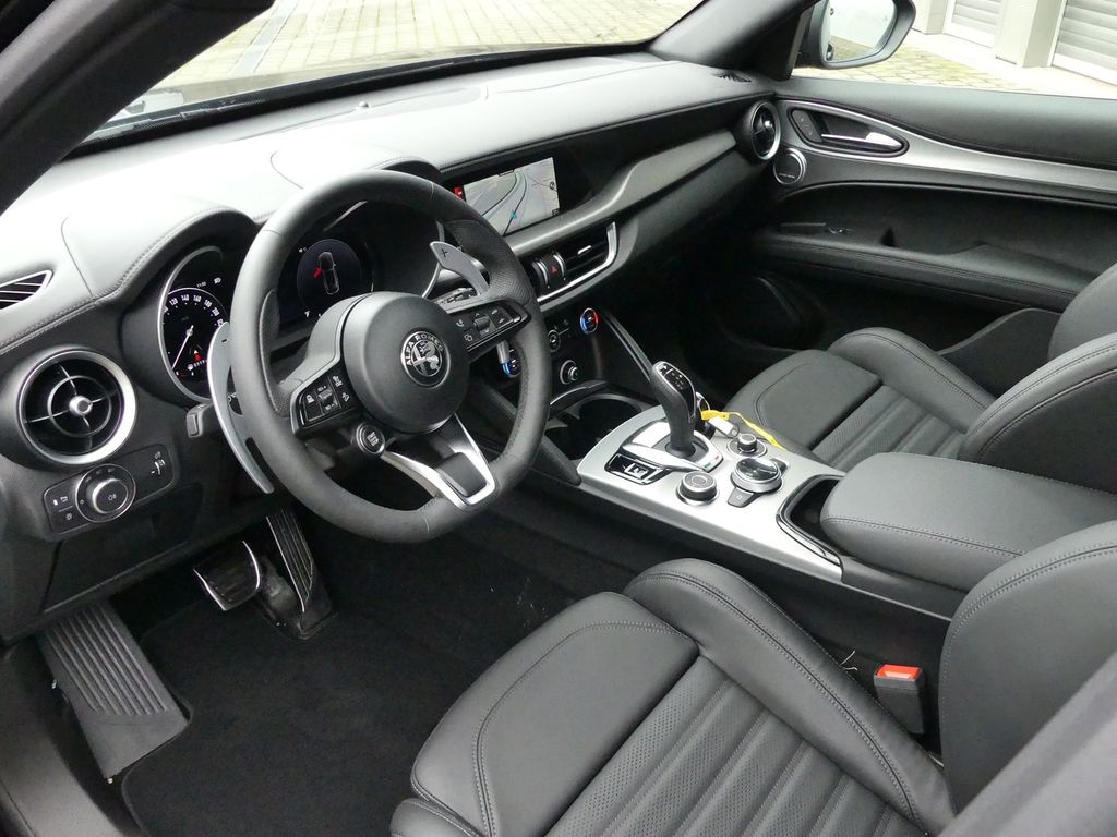 Alfa Romeo Stelvio 2025