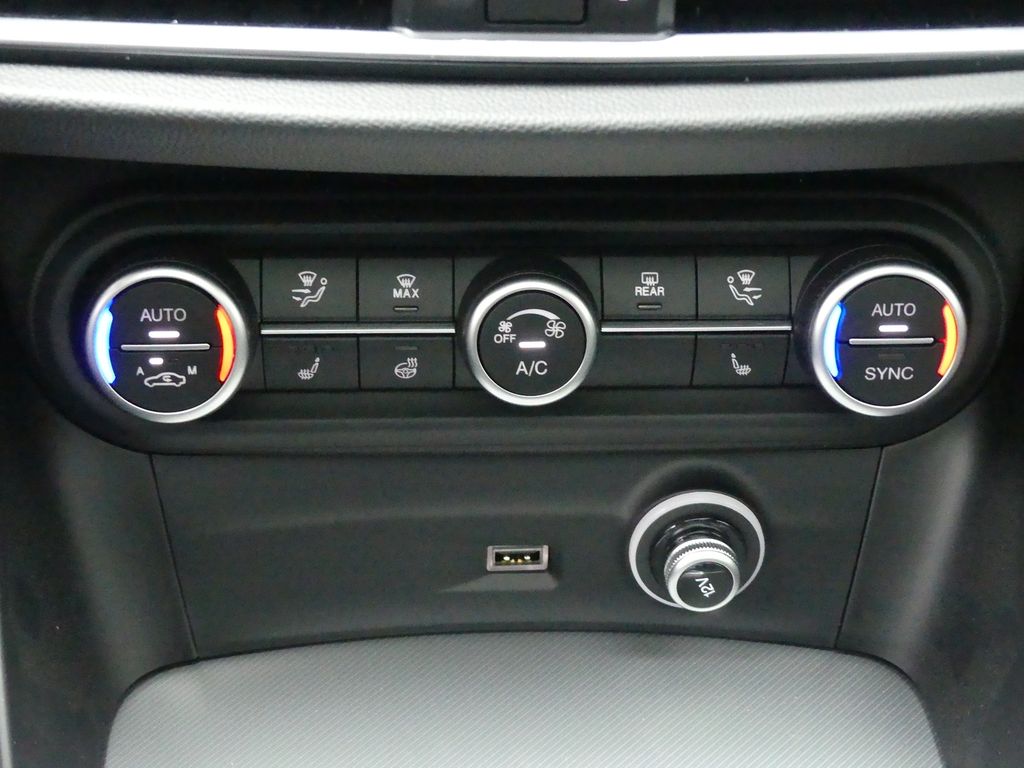 Alfa Romeo Stelvio 2025