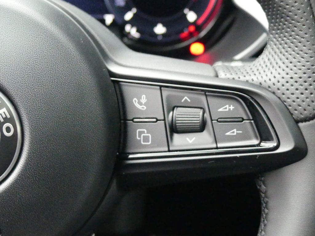 Alfa Romeo Stelvio 2025